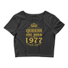 queens are born in 1977 Crop Top