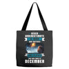 Never Underestimate A Man Who Watches Lost in Space And Was Born in De Tote Bags