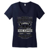 papa nogle superhelte baerer ikke kapper Women's V-Neck T-Shirt