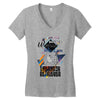 who loves labrador retriever Women's V-Neck T-Shirt