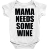 mamma needs some vino divertente Baby Onesie