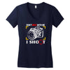 don't mess with me i shoot Women's V-Neck T-Shirt