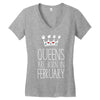 queens are born in february Women's V-Neck T-Shirt