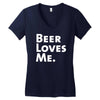 beer loves me Women's V-Neck T-Shirt