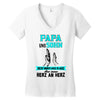 papa und sohn Women's V-Neck T-Shirt