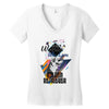 who loves golden retriever Women's V-Neck T-Shirt