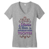 stolze mama einer grossartigen tochter hoodie Women's V-Neck T-Shirt