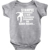 schranz dj ,stampfen, hacke, musik Baby Onesie
