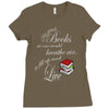 she reads books to live book lover Ladies Fitted T-Shirt
