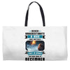 Never Underestimate A Man Who Watches Lost in Space And Was Born in De Weekender Totes
