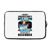 Never Underestimate A Man Who Watches Lost in Space And Was Born in De Laptop sleeve