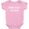 mommy doesn't get drunk Baby Bodysuit