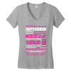 quens are born in september Women's V-Neck T-Shirt