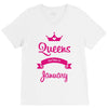 queens are born in january V-Neck Tee