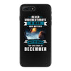Never Underestimate A Man Who Watches Lost in Space And Was Born in De iPhone 7 Plus Case