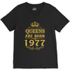 queens are born in 1977 V-Neck Tee