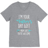 i'm your father's day gift mom says you're welcome V-Neck Tee
