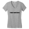 i dont work here Women's V-Neck T-Shirt
