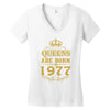 queens are born in 1977 Women's V-Neck T-Shirt