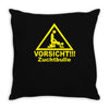 vorsicht zuchtbulle funny Throw Pillow