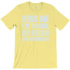 kiss me T-Shirt