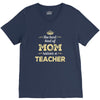 the best kind of mom raises a teacher. gift for mom. V-Neck Tee