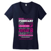 quens are born in february Women's V-Neck T-Shirt