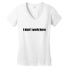 i dont work here Women's V-Neck T-Shirt