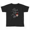 she reads books to live book lover Toddler T-shirt