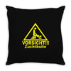 vorsicht zuchtbulle funny Throw Pillow