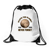 pluto the planet never forget Drawstring Bags