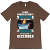 Never Underestimate A Man Who Watches Lost in Space And Was Born in De T-Shirt