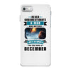 Never Underestimate A Man Who Watches Lost in Space And Was Born in De iPhone 7 Case