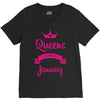 queens are born in january V-Neck Tee
