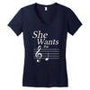 she wants the d black Women's V-Neck T-Shirt