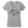 music sets you free Women's V-Neck T-Shirt