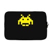 uomo 4 space invaders anni80 vintage videogames Laptop sleeve