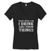 i drink i know Women's V-Neck T-Shirt